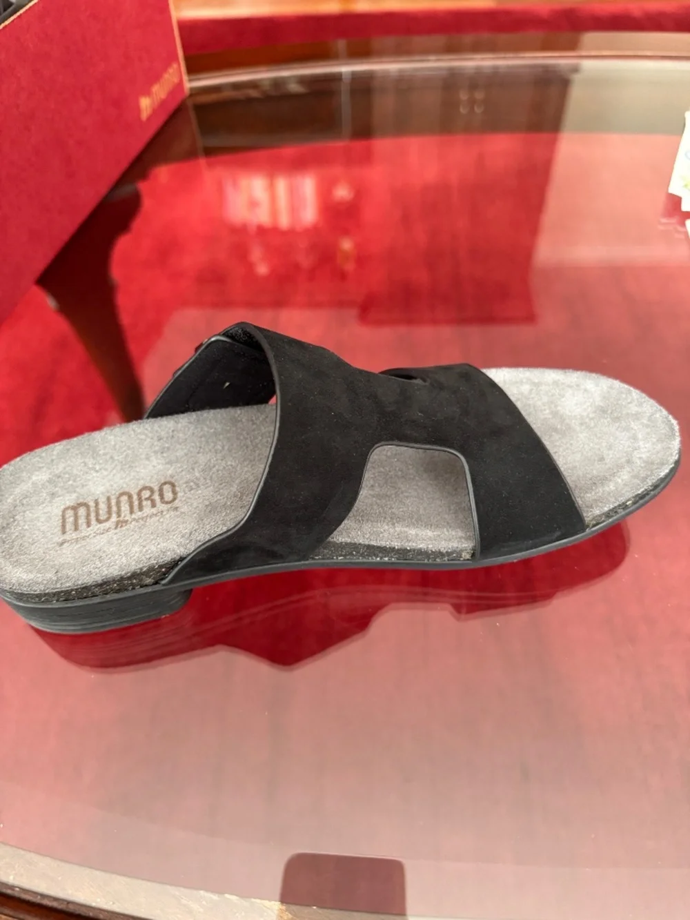 Brand new black Munro Sandals 9 1/2 SS